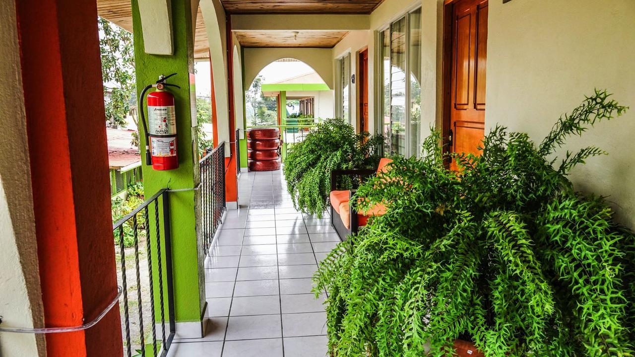 Hotel Las Flores Fortuna La Fortuna Екстериор снимка